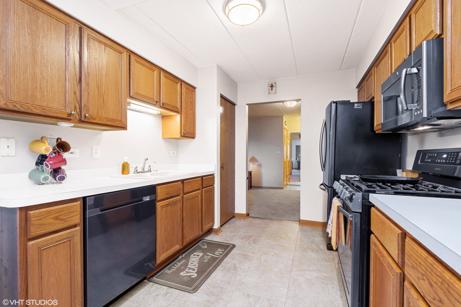 6850 Ridge Point Drive, Unit 1A Oak Forest, IL 60452 - Photo 8 of 20 a kitchen with stainless steel appliances granite countertop a sink stove and cabinets