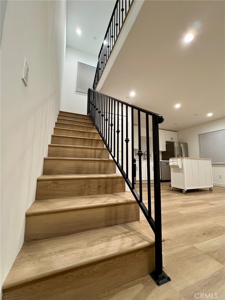 18654 1/2 Runnymede Street Reseda, CA 91335 - Photo 6 of 12 a view of entryway and hall