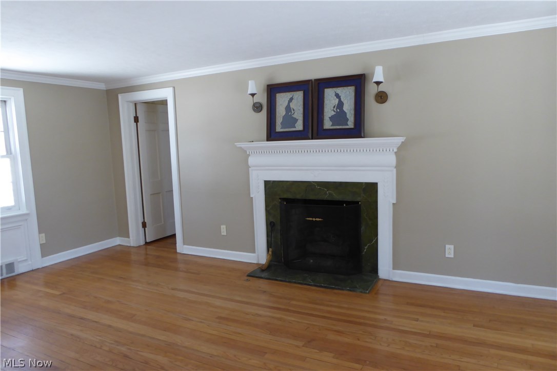 15421 Hemlock Point Road Chagrin Falls, OH 44022 - Photo 4 of 29 Another View of the Living Room.