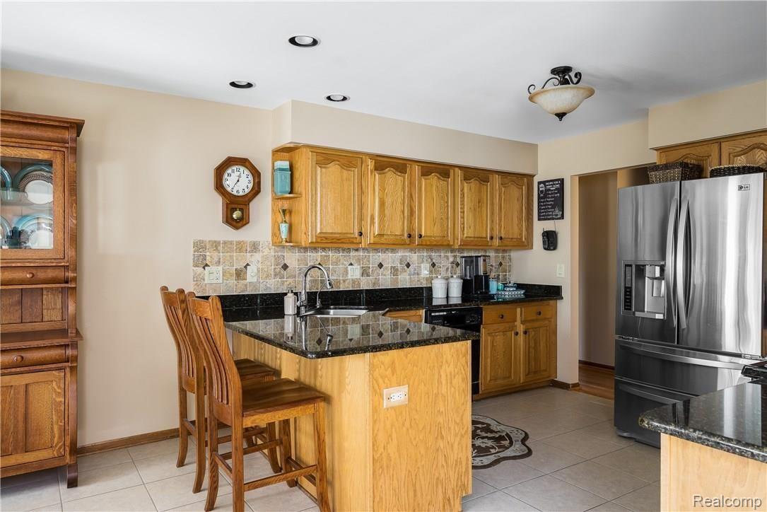 3270 Hixon Road Rochester, MI 48306 - Photo 9 of 34 8.jpg