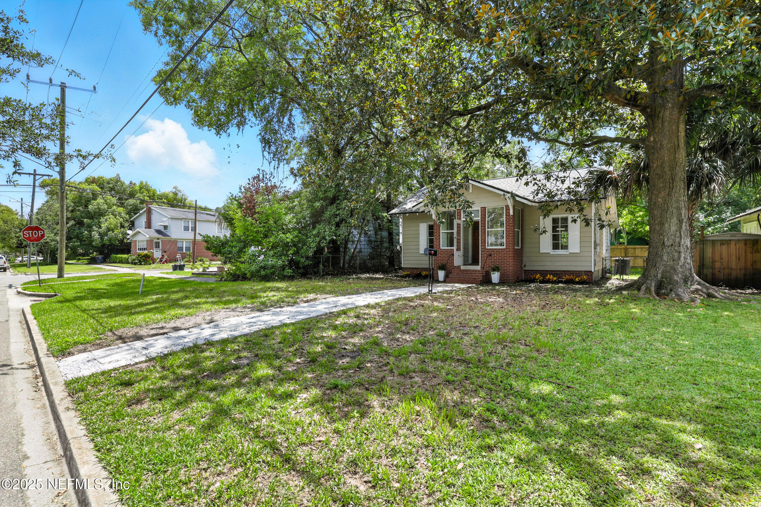 2858 Downing Street Jacksonville, FL 32205 - Photo 28 of 29 a front view of a house with a yard