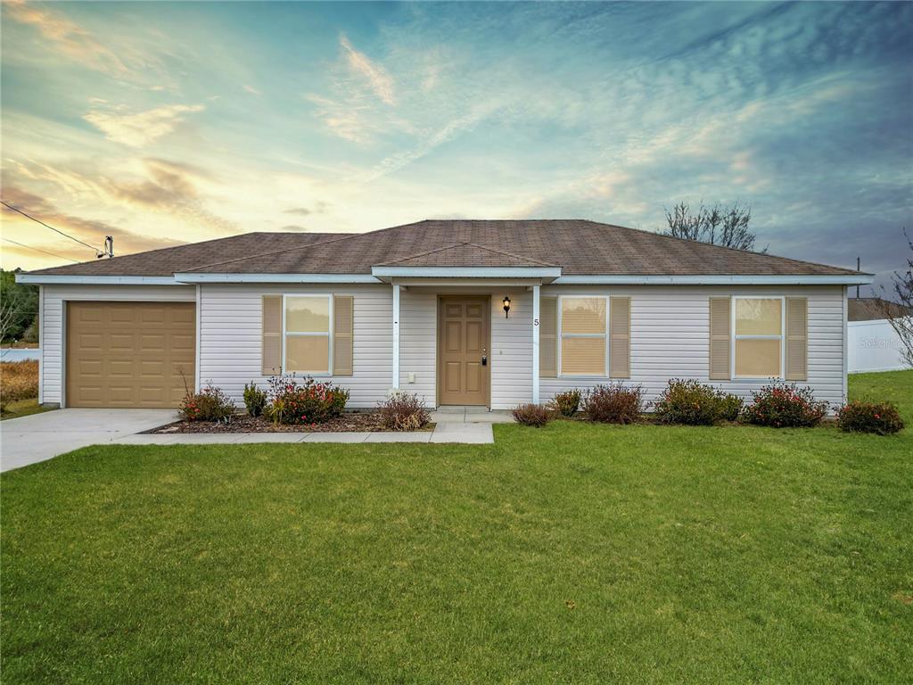 5 Walnut Court Ocala, FL 34480 - Photo 1 of 1 front view of a house and a yard