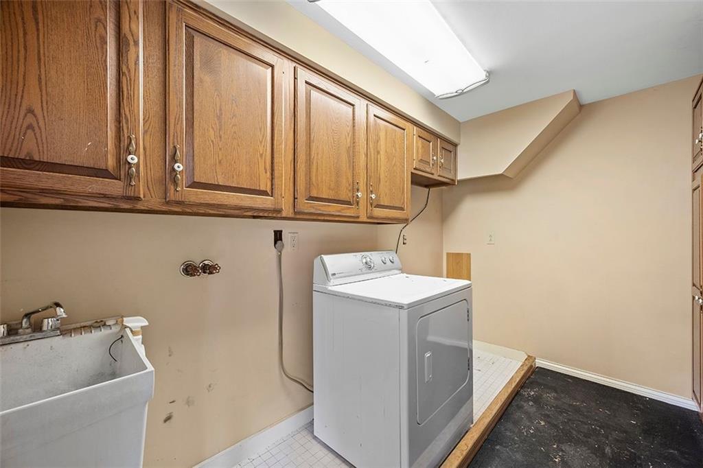241 Wyngate Road Coraopolis, PA 15108 - Photo 12 of 24 Gallery Image 12