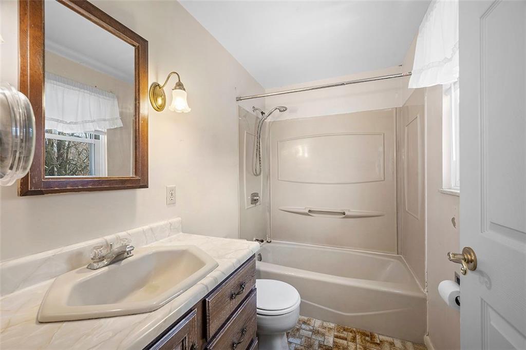 241 Wyngate Road Coraopolis, PA 15108 - Photo 15 of 24 Gallery Image 15