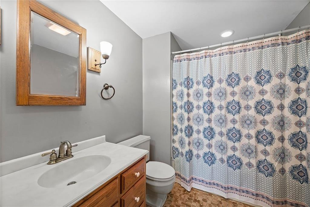 241 Wyngate Road Coraopolis, PA 15108 - Photo 18 of 24 Gallery Image 18