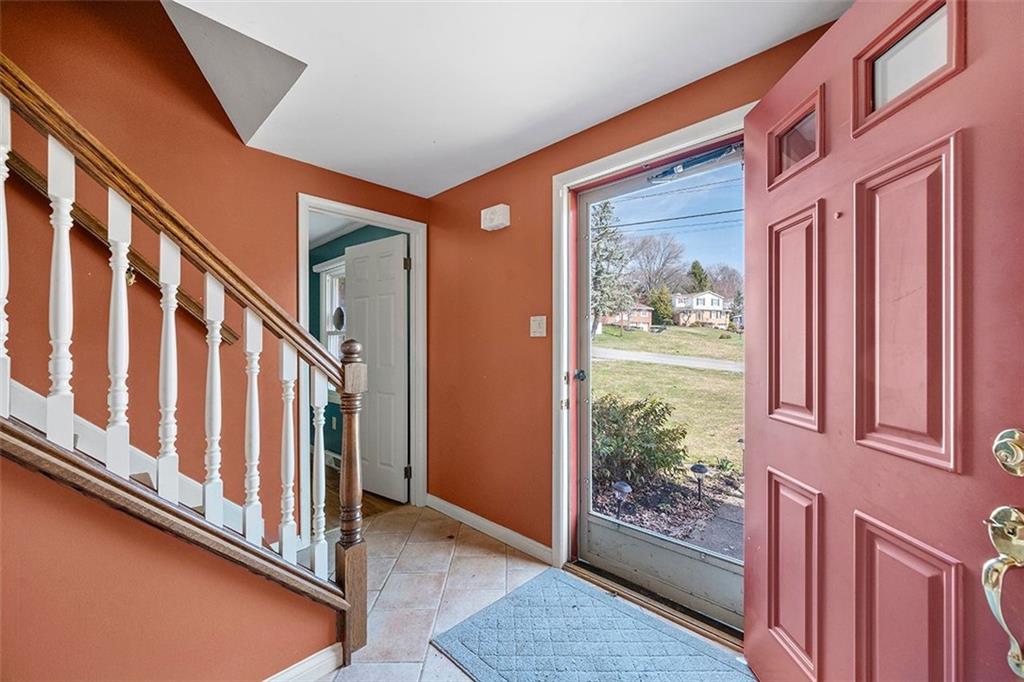 241 Wyngate Road Coraopolis, PA 15108 - Photo 2 of 24 Gallery Image 2