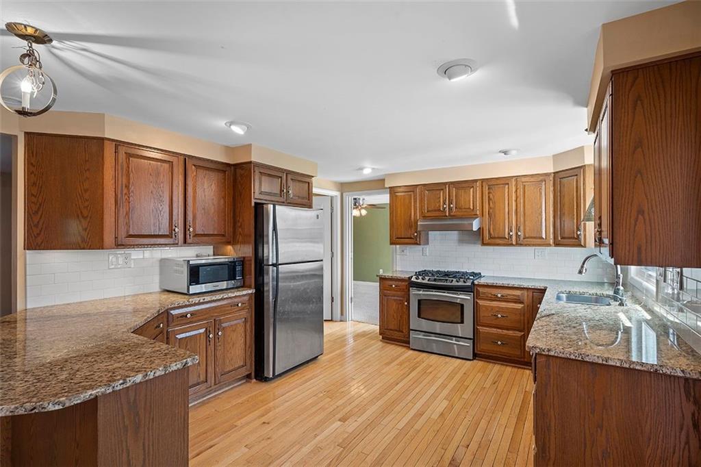 241 Wyngate Road Coraopolis, PA 15108 - Photo 4 of 24 Gallery Image 4