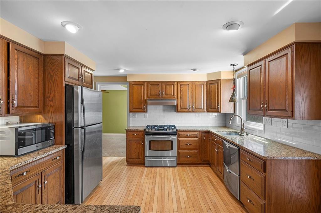 241 Wyngate Road Coraopolis, PA 15108 - Photo 5 of 24 Gallery Image 5