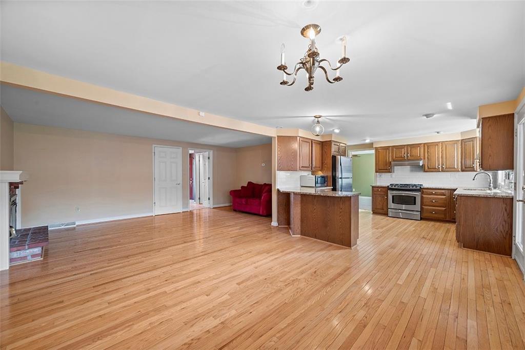 241 Wyngate Road Coraopolis, PA 15108 - Photo 8 of 24 Gallery Image 8