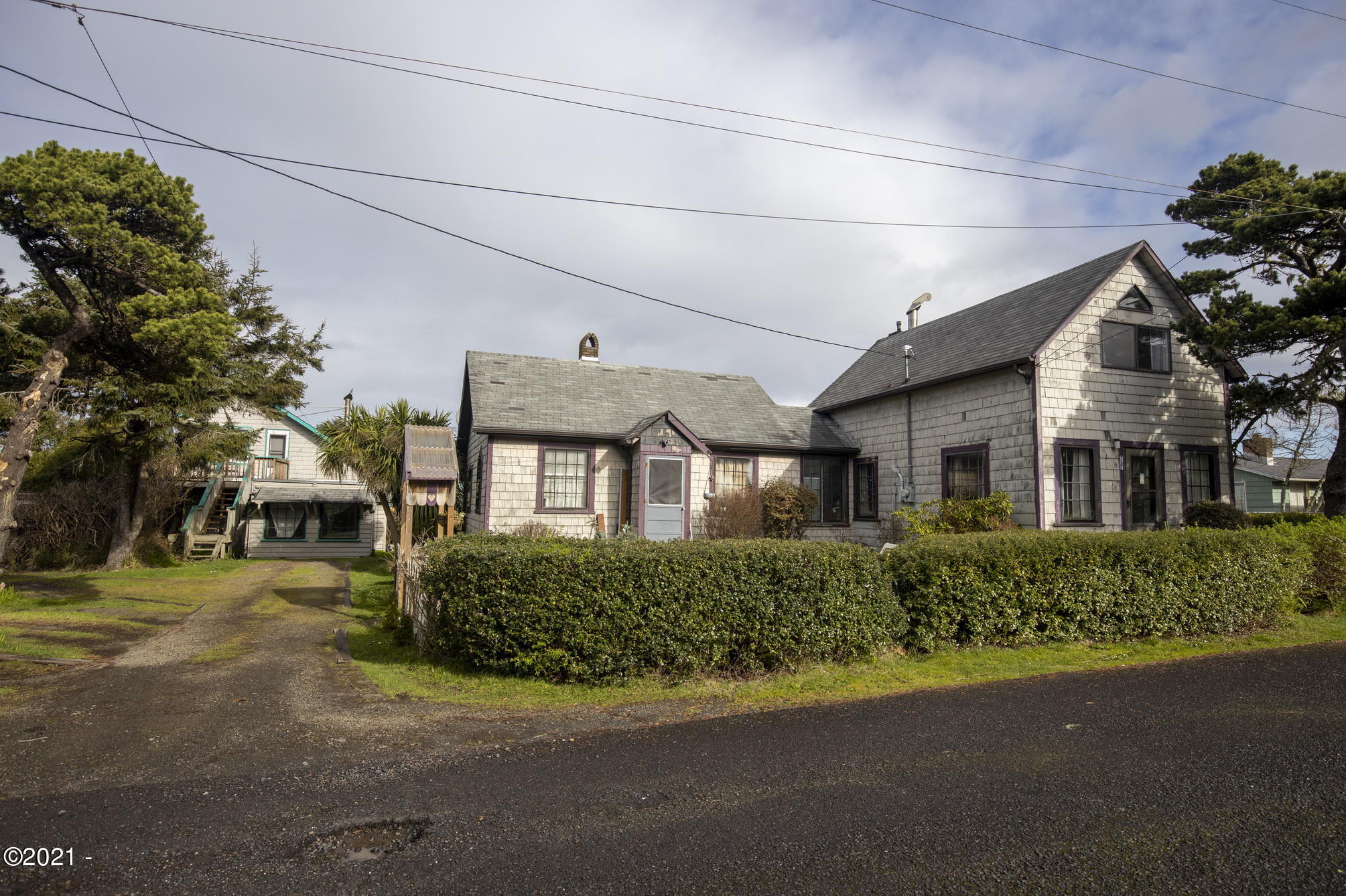 737 Southwest Government Street Newport, OR 97365 - Photo 3 of 28 All 3 cottages