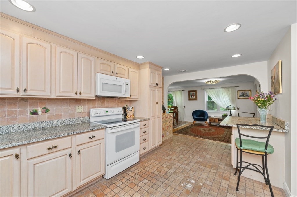 18 Edgewood Road Westwood, MA 02090 - Photo 8 of 38 Gallery Image 8