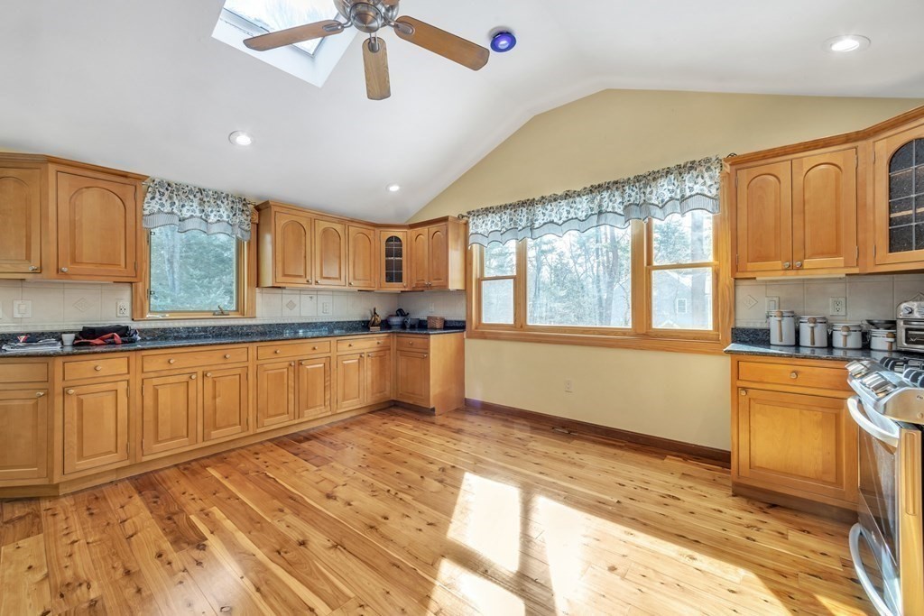 10 Ranlett Lane Billerica, MA 01821 - Photo 7 of 28 Gallery Image 7
