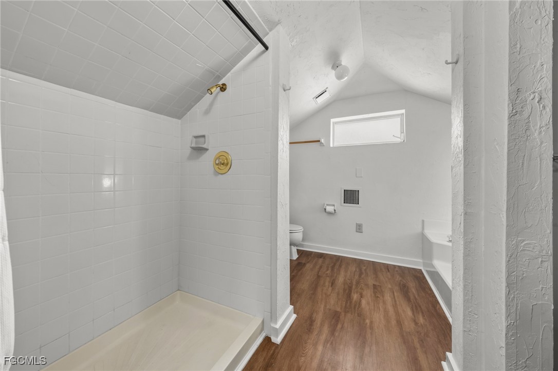 290 Granada Boulevard Fort Myers, FL 33905 - Photo 25 of 37 a view of bathroom