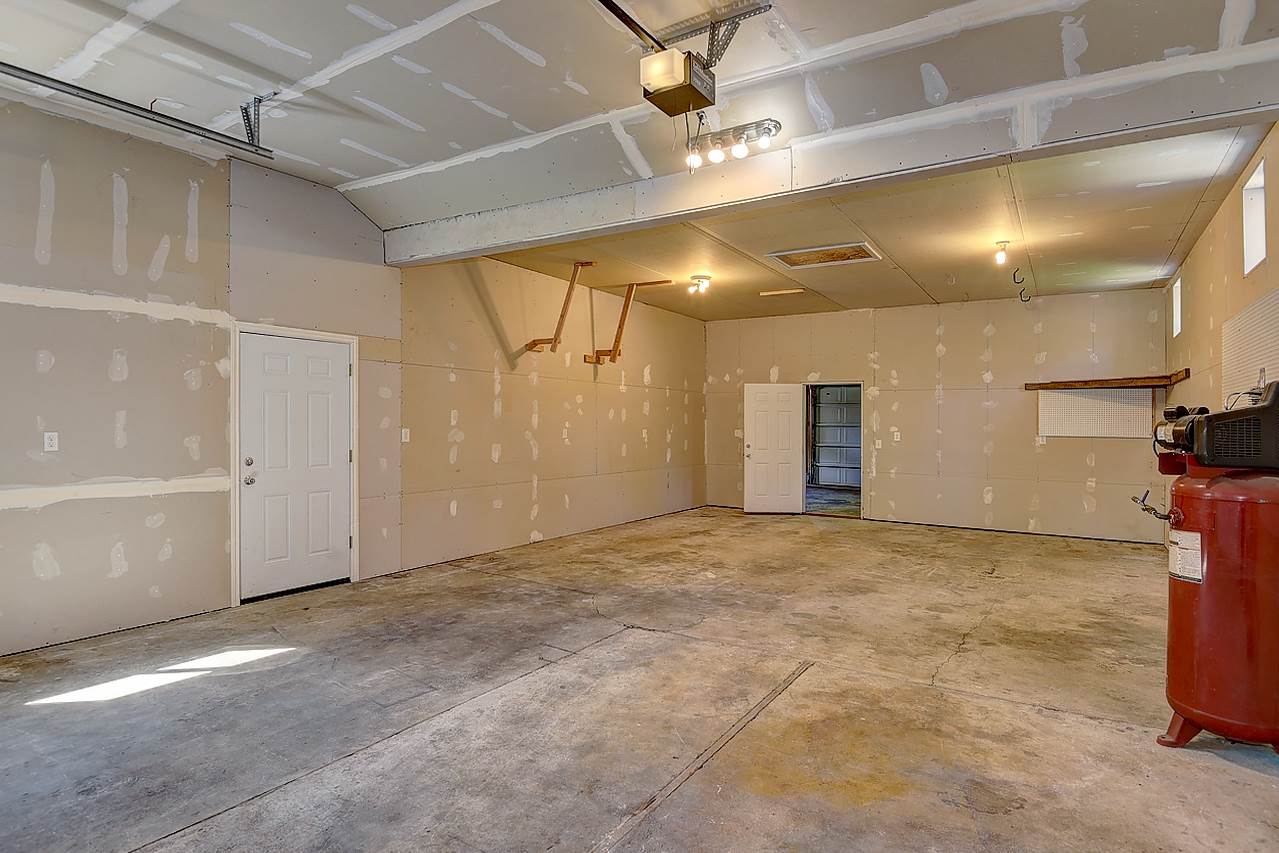 823 North Locust Road Spokane Valley, WA 99206 - Photo 14 of 20