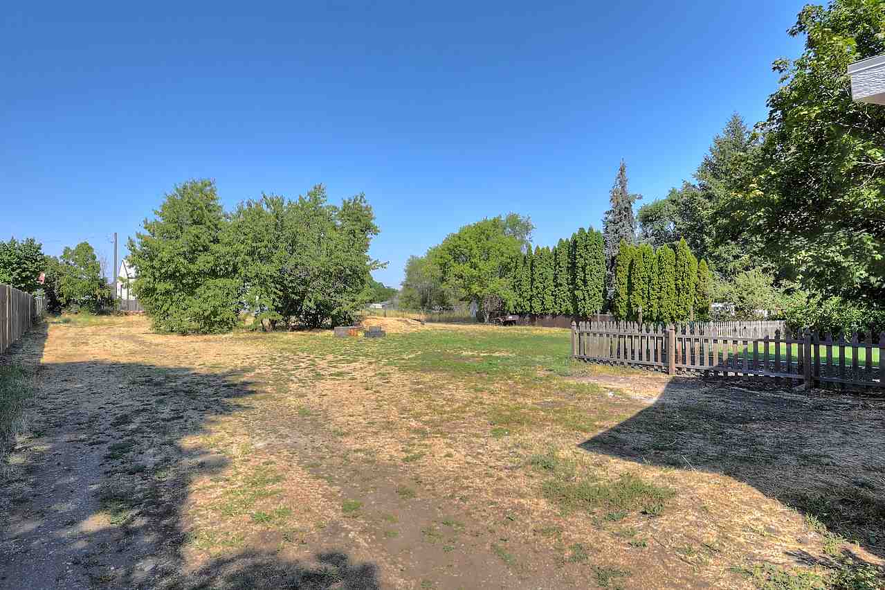 823 North Locust Road Spokane Valley, WA 99206 - Photo 17 of 20