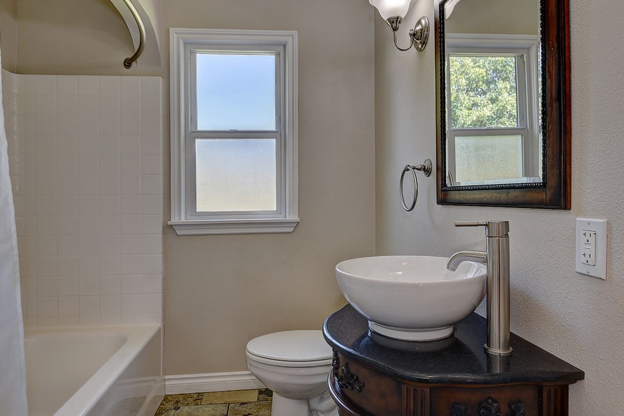823 North Locust Road Spokane Valley, WA 99206 - Photo 8 of 20