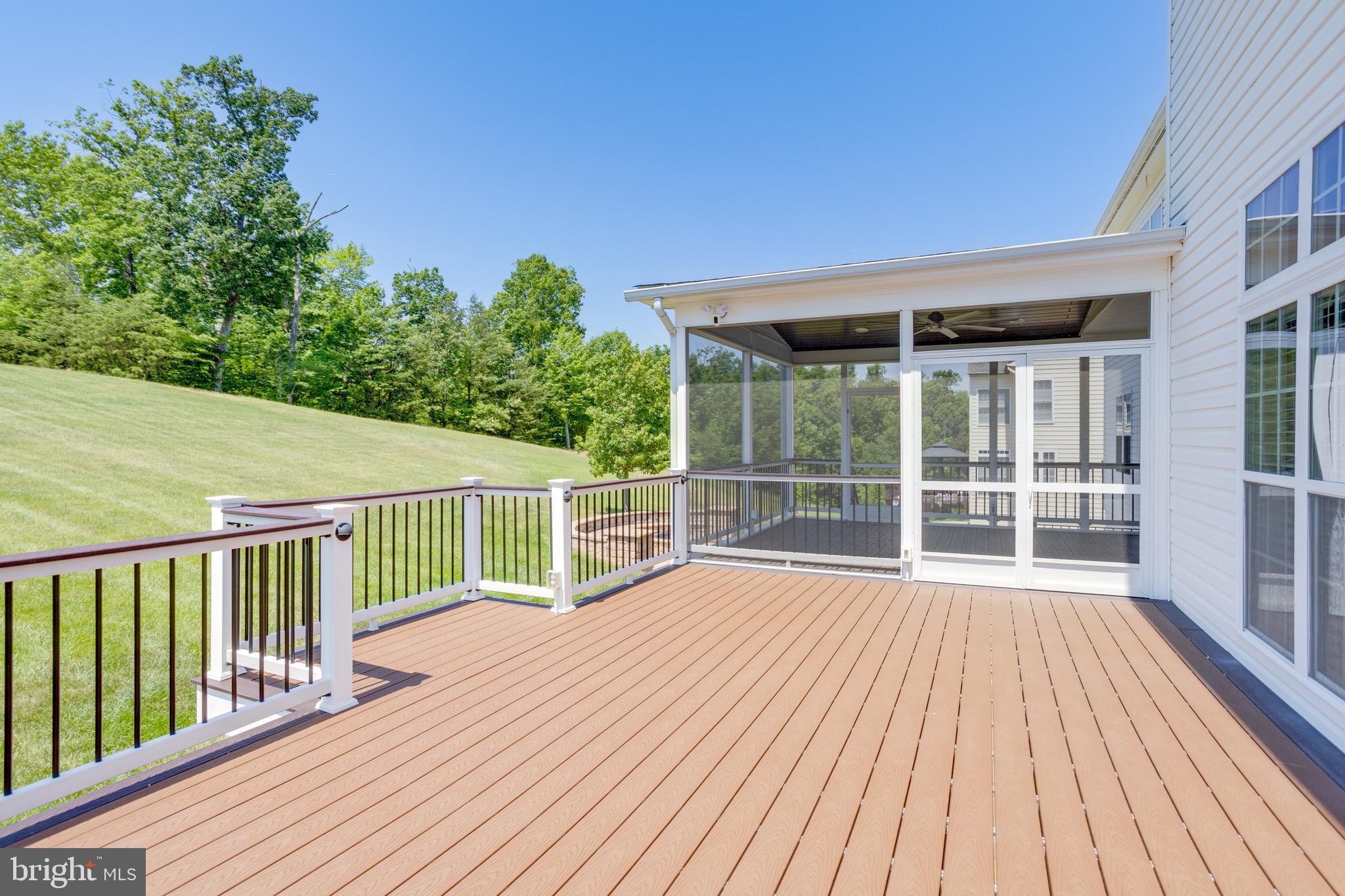 18475 Kerill Road Triangle, VA 22172 - Photo 15 of 99 a view of balcony with wooden floor and fence
