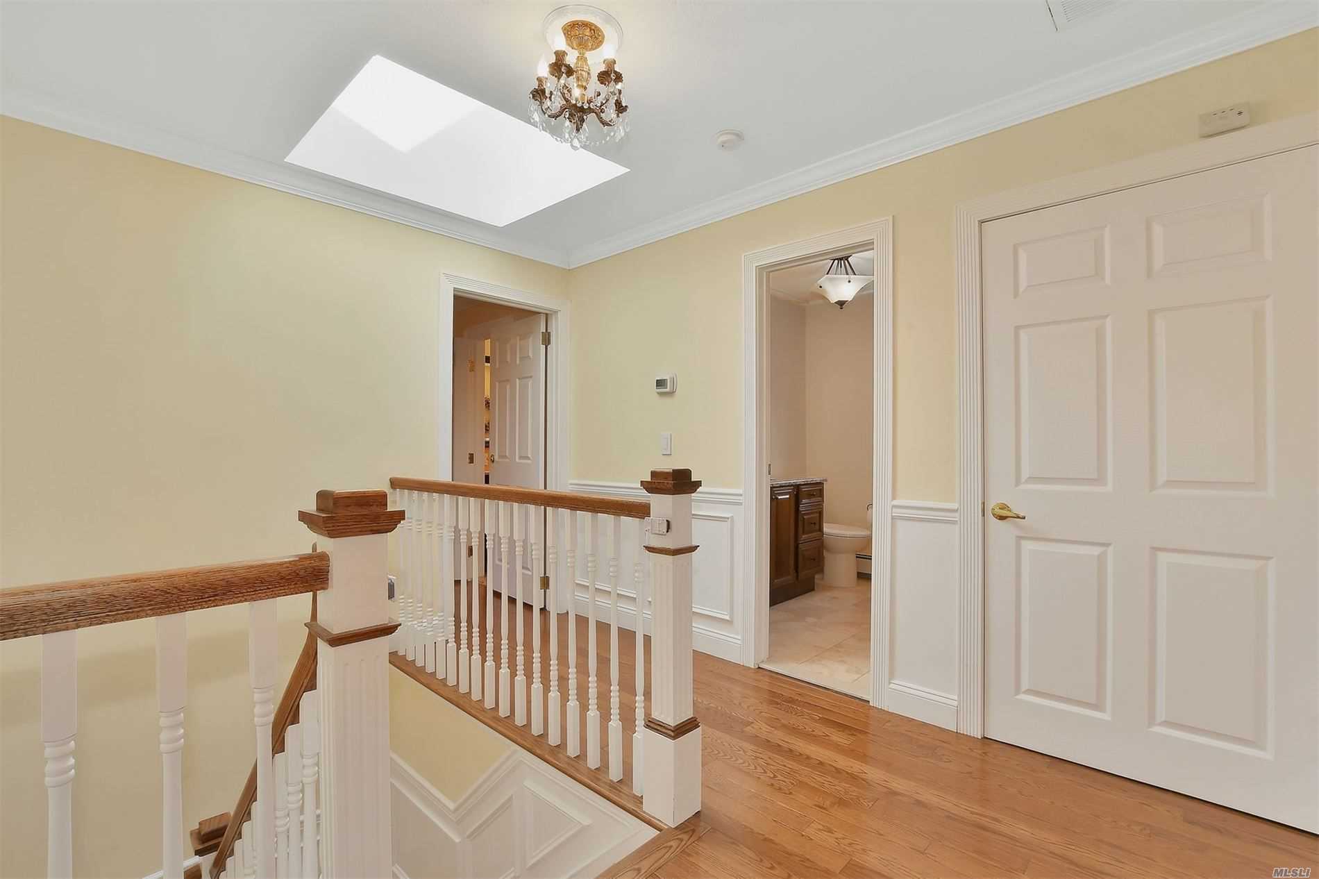 44 Barry Lane Syosset, NY 11791 - Photo 12 of 20