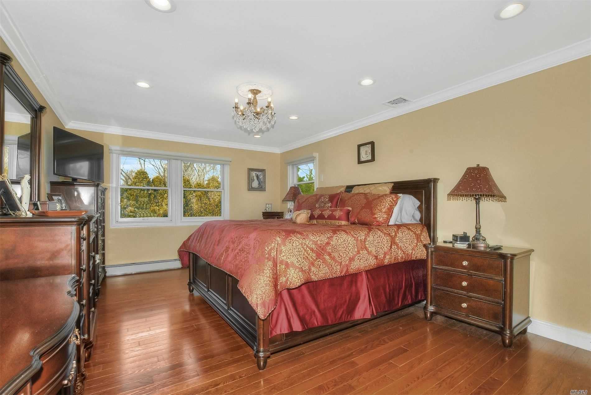 44 Barry Lane Syosset, NY 11791 - Photo 13 of 20