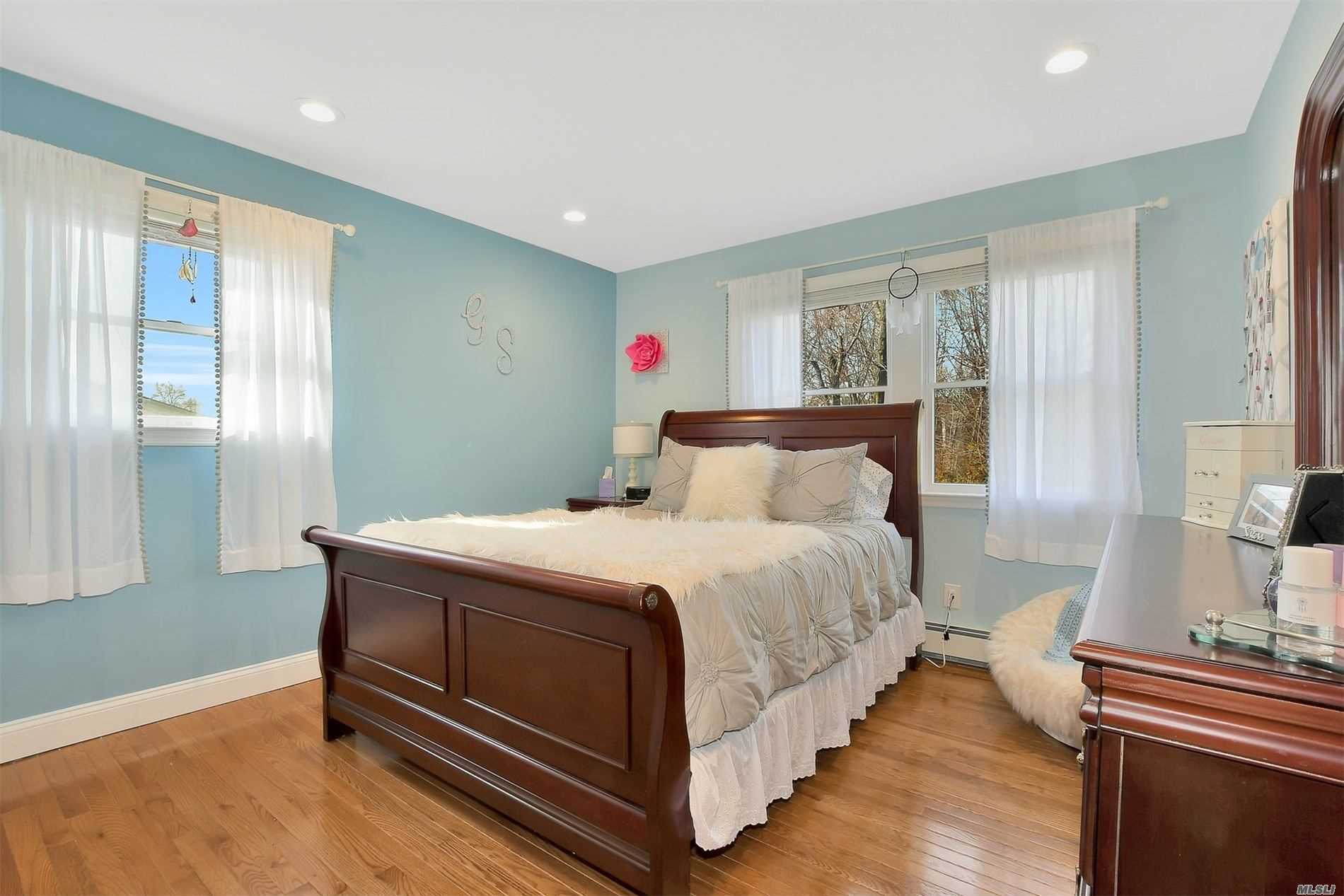 44 Barry Lane Syosset, NY 11791 - Photo 15 of 20