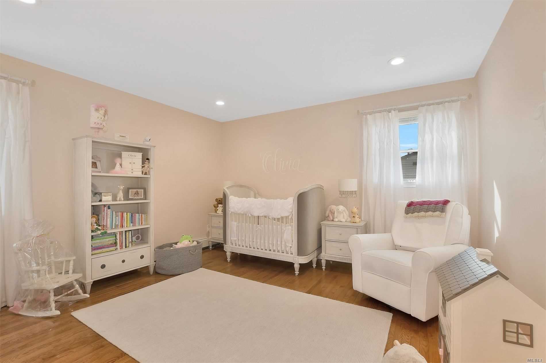 44 Barry Lane Syosset, NY 11791 - Photo 16 of 20