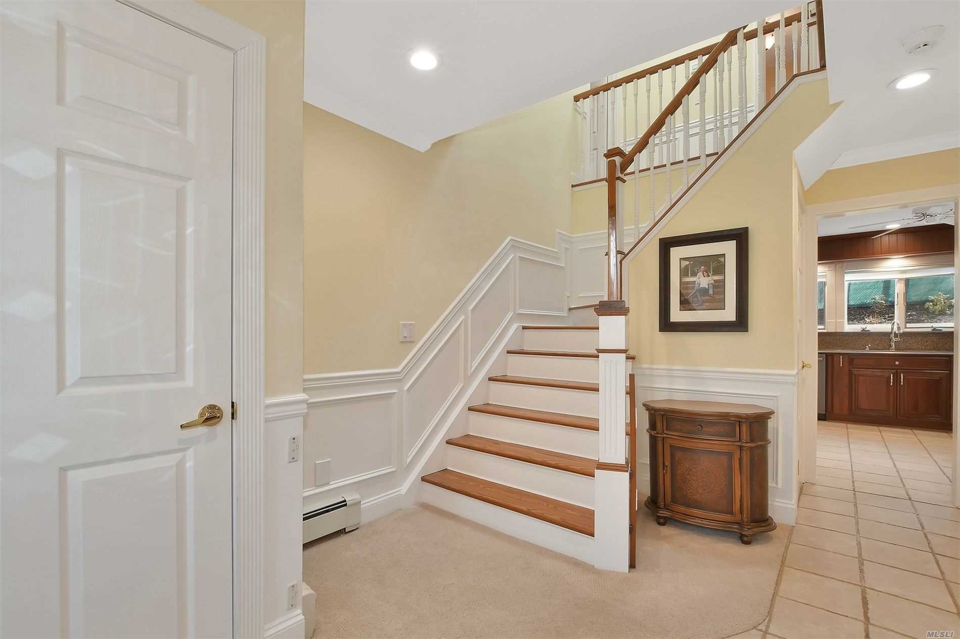 44 Barry Lane Syosset, NY 11791 - Photo 3 of 20