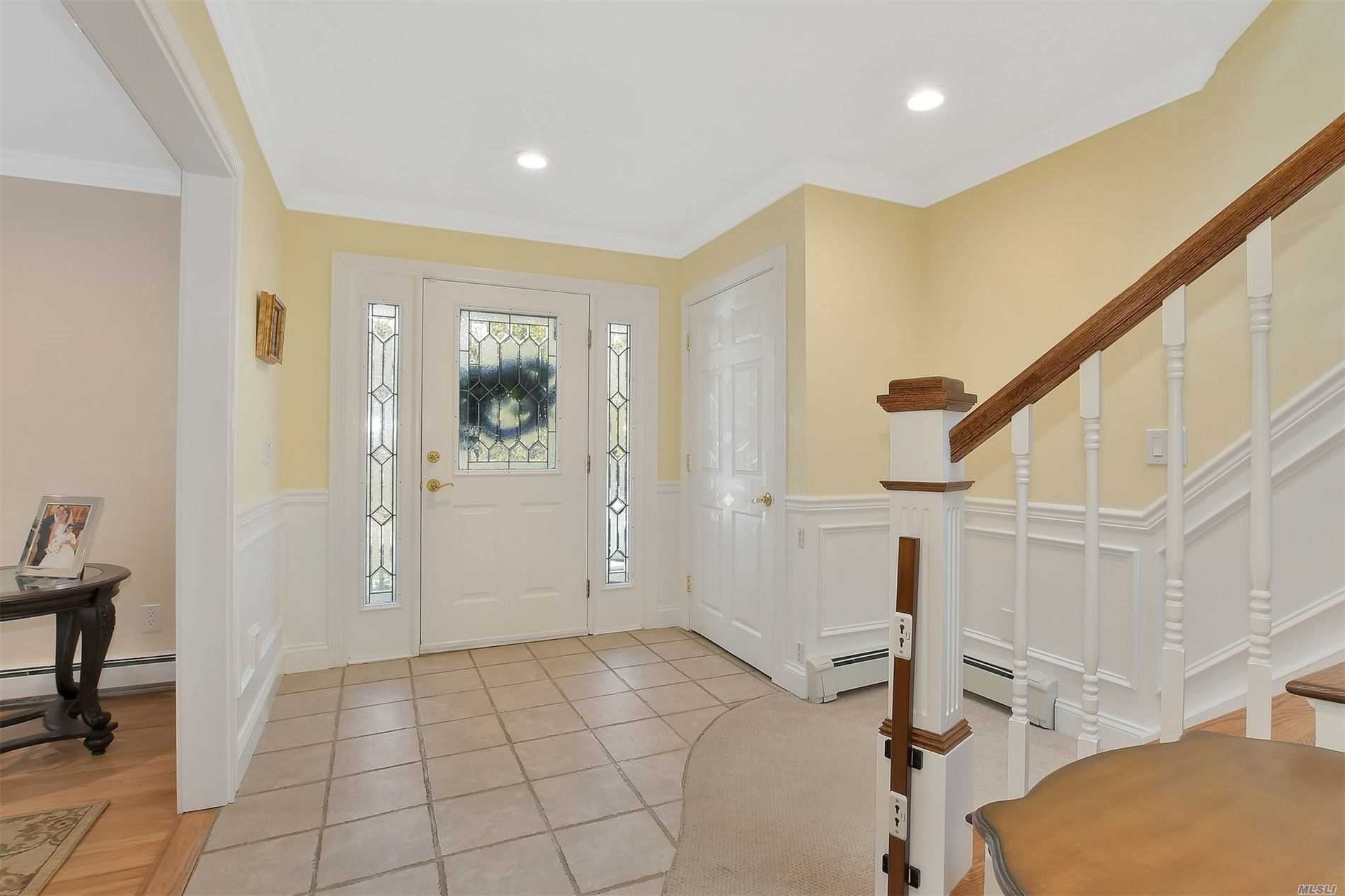 44 Barry Lane Syosset, NY 11791 - Photo 4 of 20