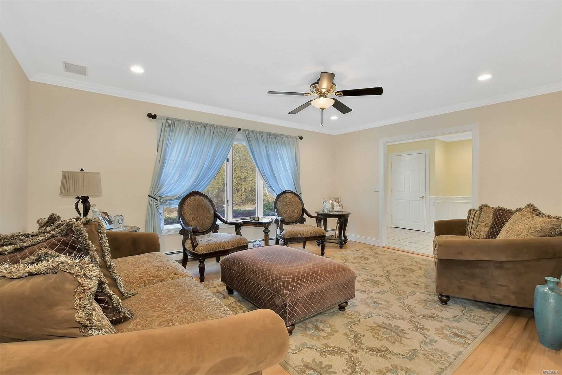 44 Barry Lane Syosset, NY 11791 - Photo 5 of 20