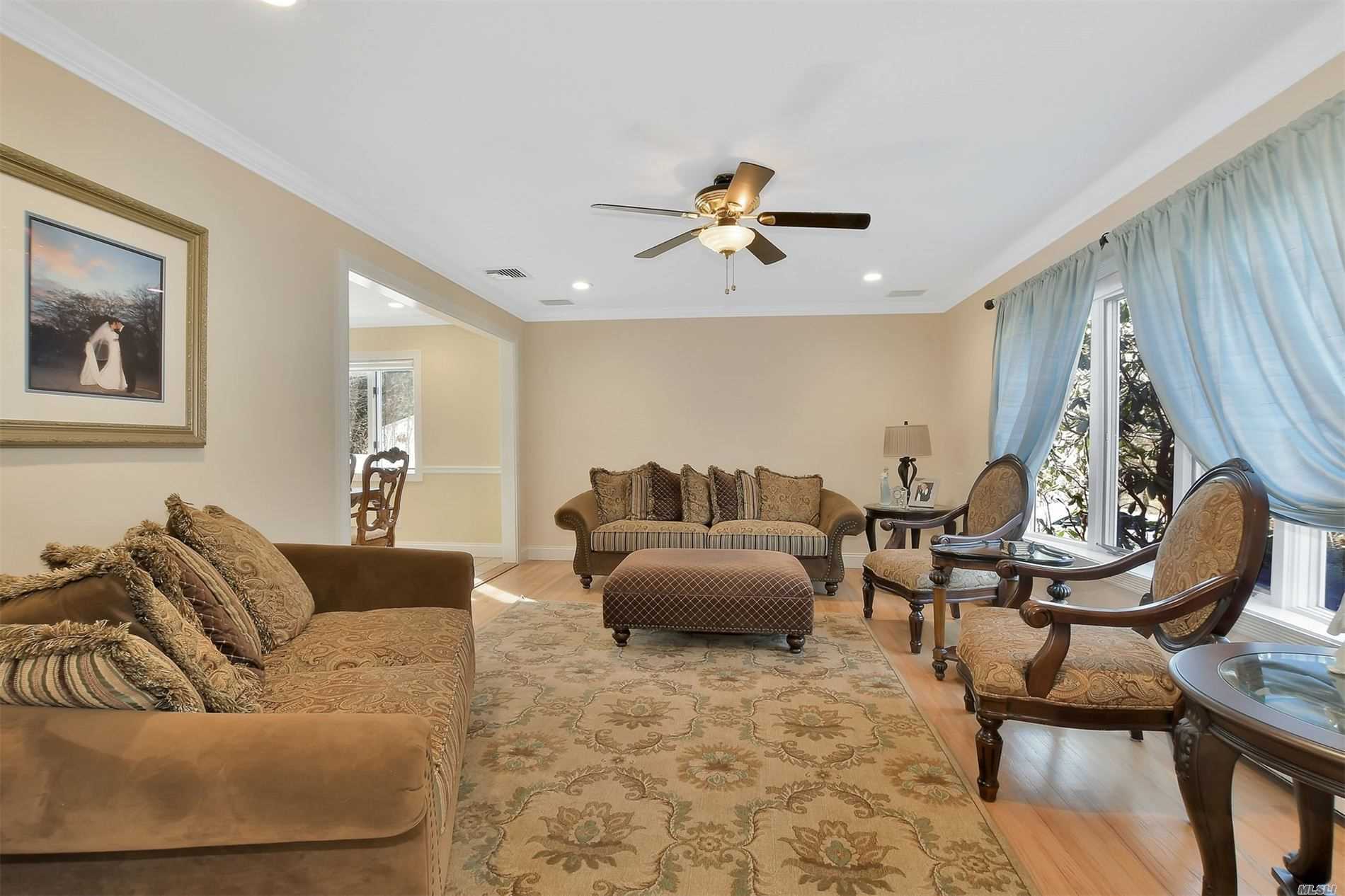 44 Barry Lane Syosset, NY 11791 - Photo 6 of 20