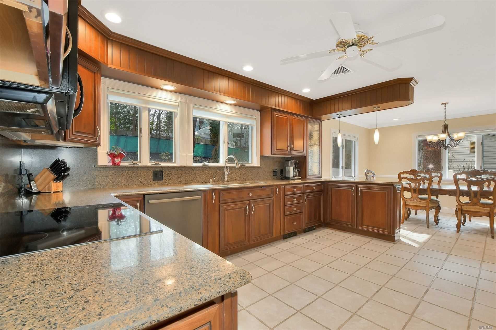 44 Barry Lane Syosset, NY 11791 - Photo 8 of 20