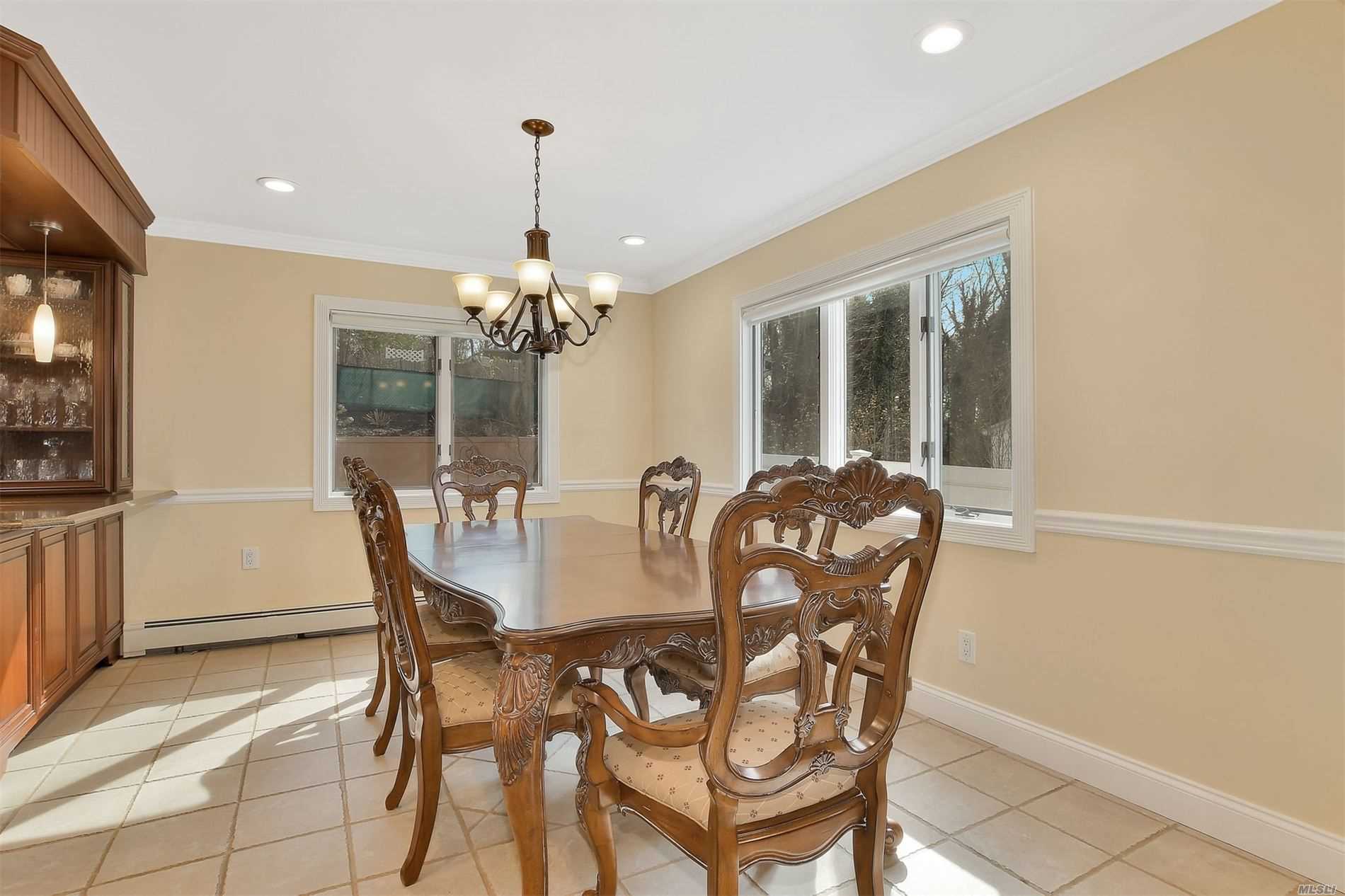 44 Barry Lane Syosset, NY 11791 - Photo 9 of 20