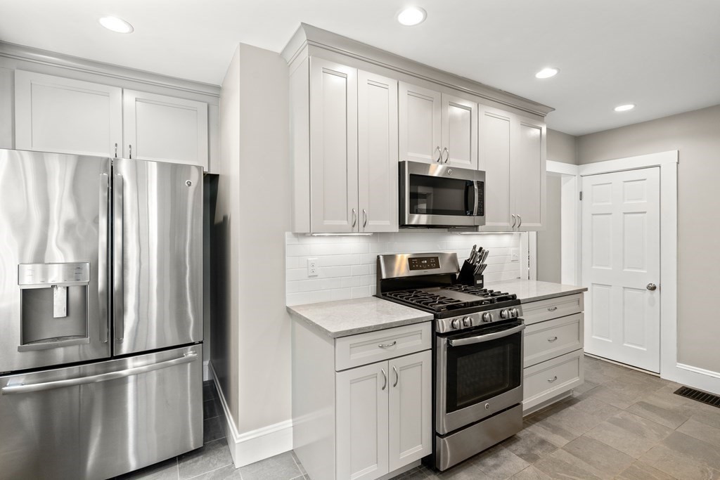 3 Chester Brook Road Waltham, MA 02452 - Photo 2 of 39 Gallery Image 2
