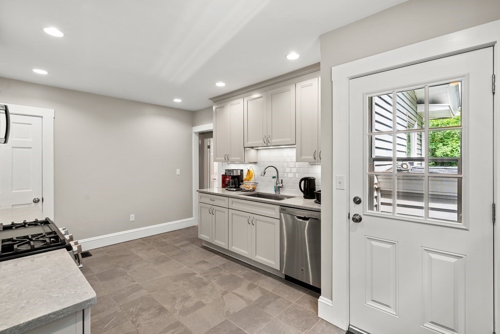 3 Chester Brook Road Waltham, MA 02452 - Photo 4 of 39 Gallery Image 4