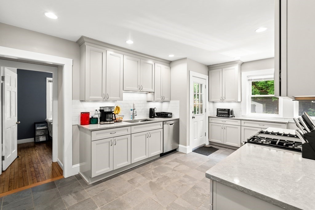 3 Chester Brook Road Waltham, MA 02452 - Photo 5 of 39 Gallery Image 5