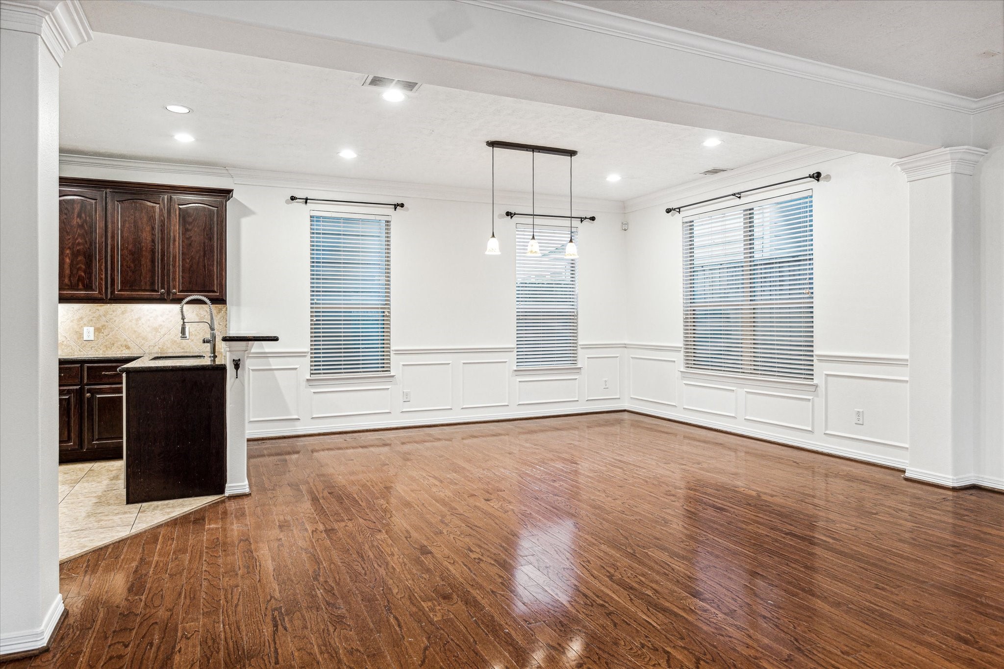 1613 West 15th Street Houston, TX 77008 - Photo 11 of 25 a view of an empty room with kitchen and a window