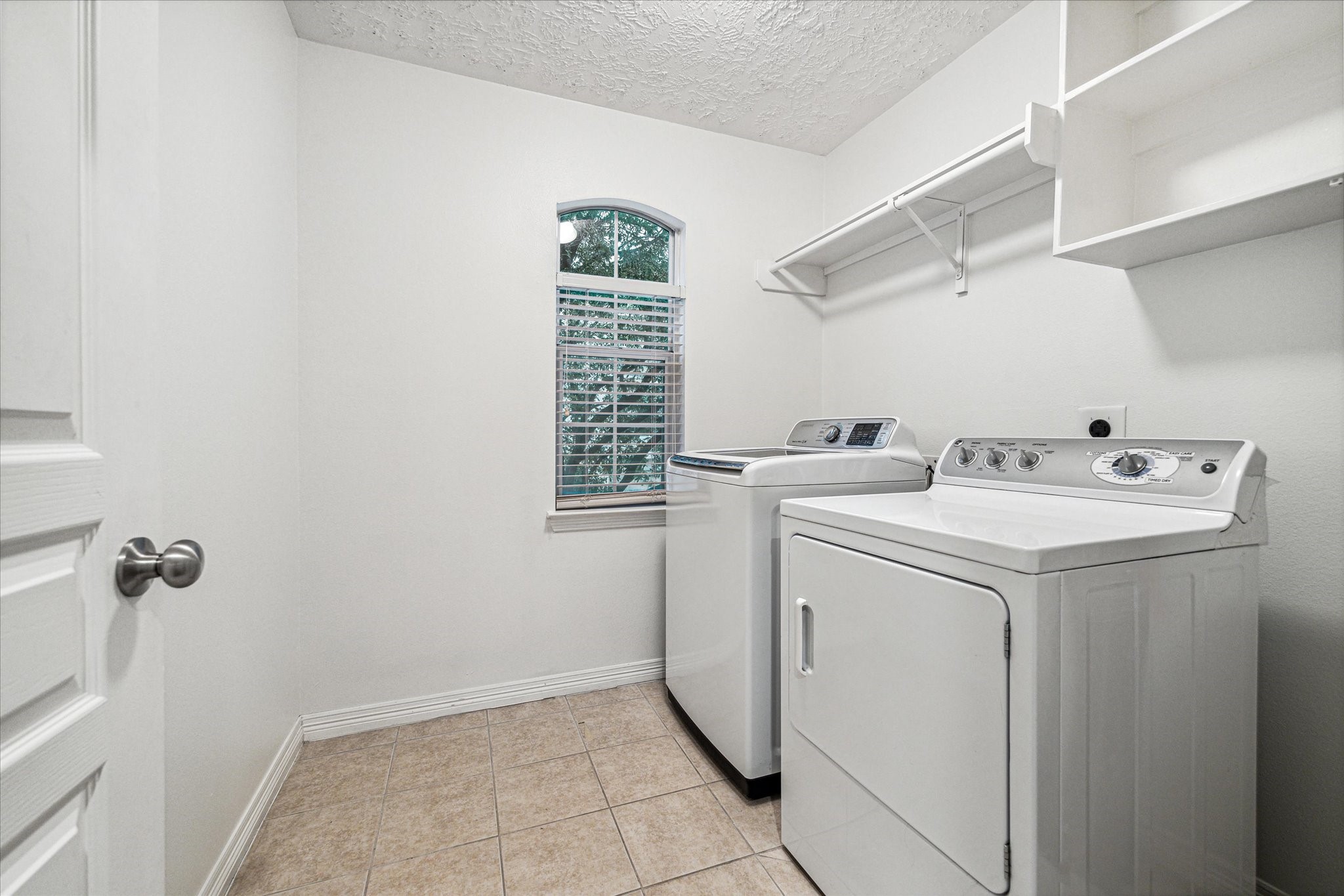1613 West 15th Street Houston, TX 77008 - Photo 18 of 25 a utility room with dryer and washer