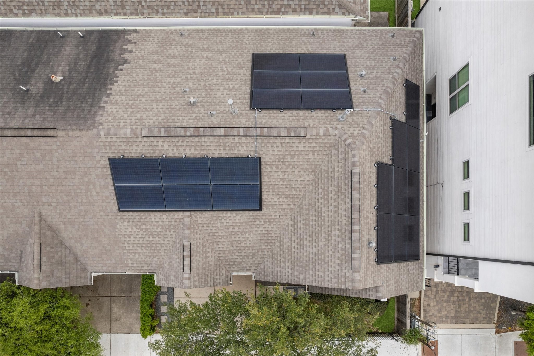 1613 West 15th Street Houston, TX 77008 - Photo 20 of 25 a front view of a house with a yard