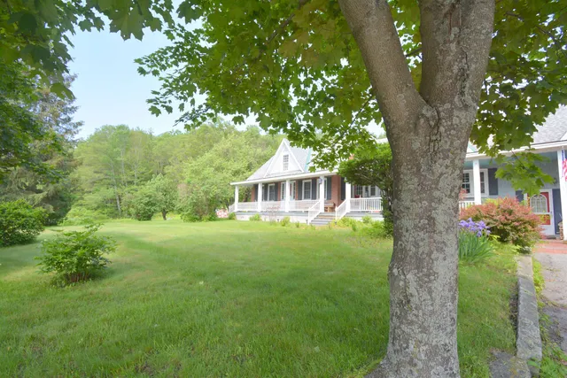 $699,999 | 511 Dartmouth College Highway, Lebanon, NH 03766