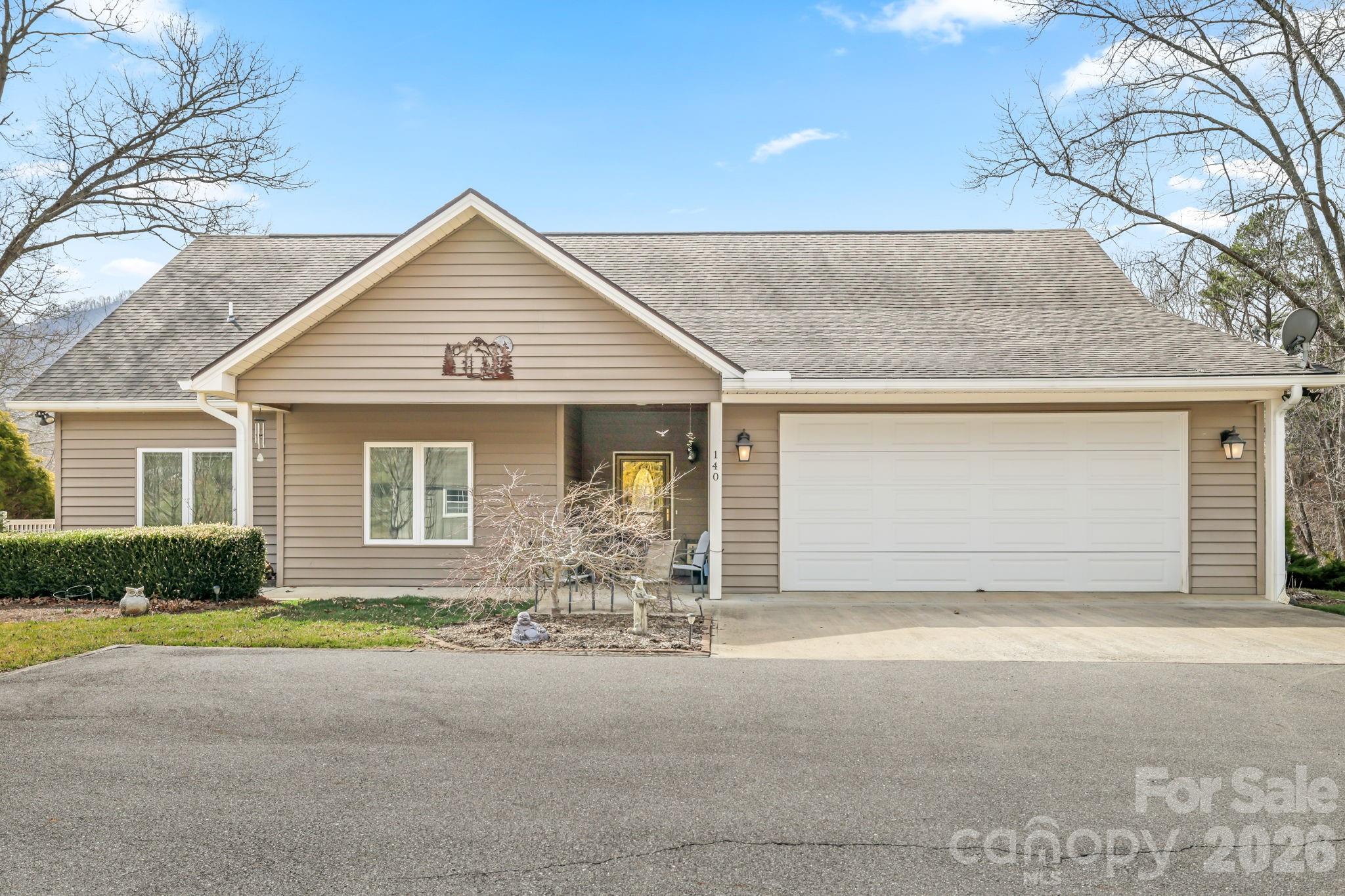 140 Debbie Loop Waynesville, NC 28786 - Photo 6 of 47 front view of a house