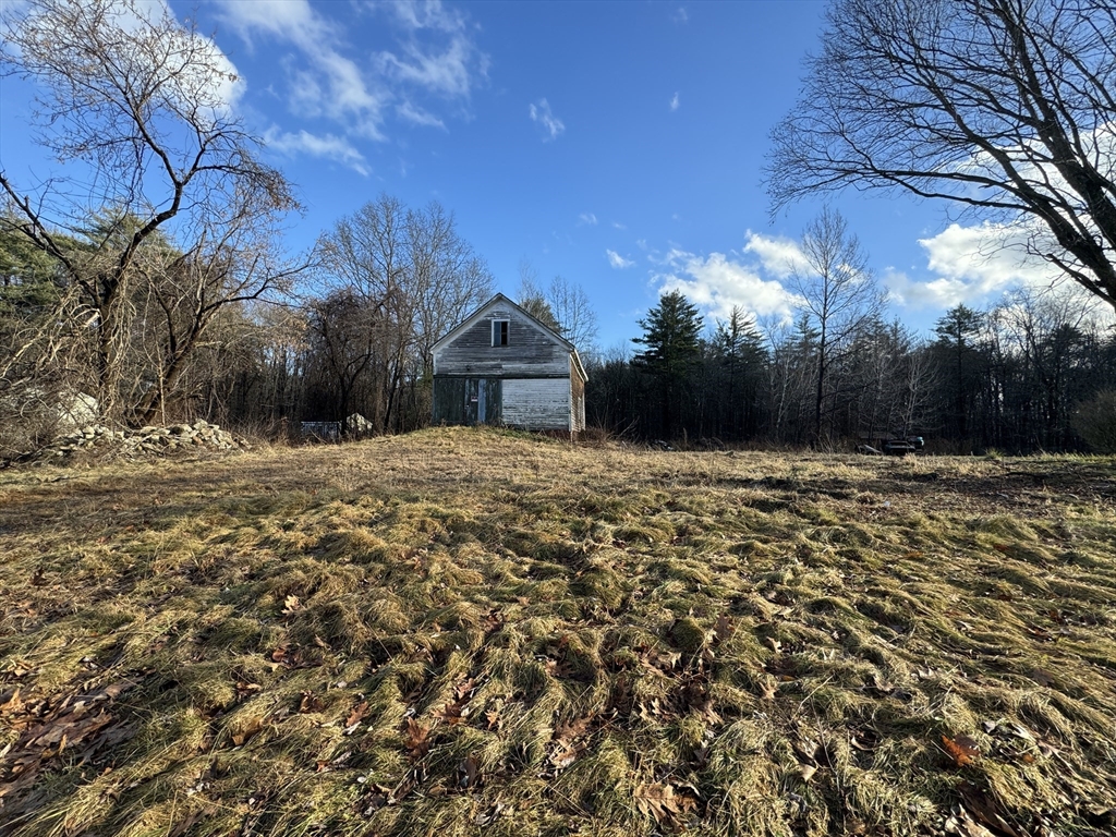 37 True Road Salisbury, MA 01952 - Photo 4 of 28 a view of a backyard of the house