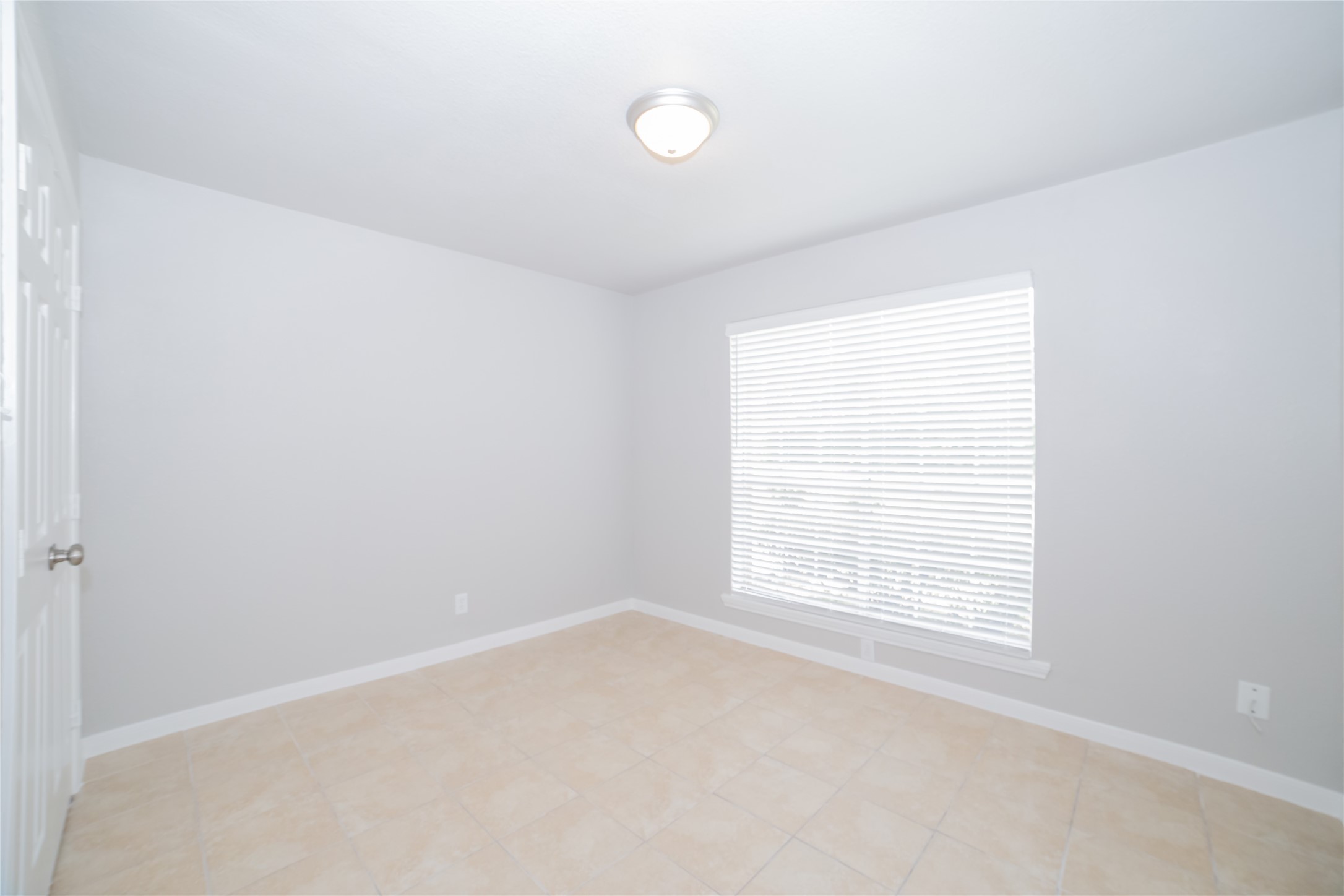2010 North Travis Street, Unit 116 Liberty, TX 77575 - Photo 5 of 11 an empty room with a window