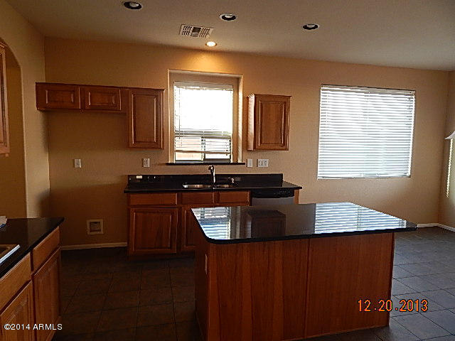 28730 North Nobel Road Phoenix, AZ 85085 - Photo 5 of 30 nobel, laurel and 56th 052