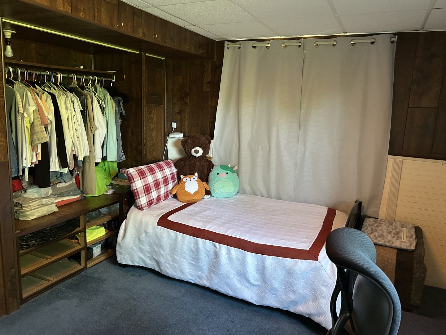 194 South Collins Street South Elgin, IL 60177 - Photo 20 of 48 a bedroom with a bed and a table