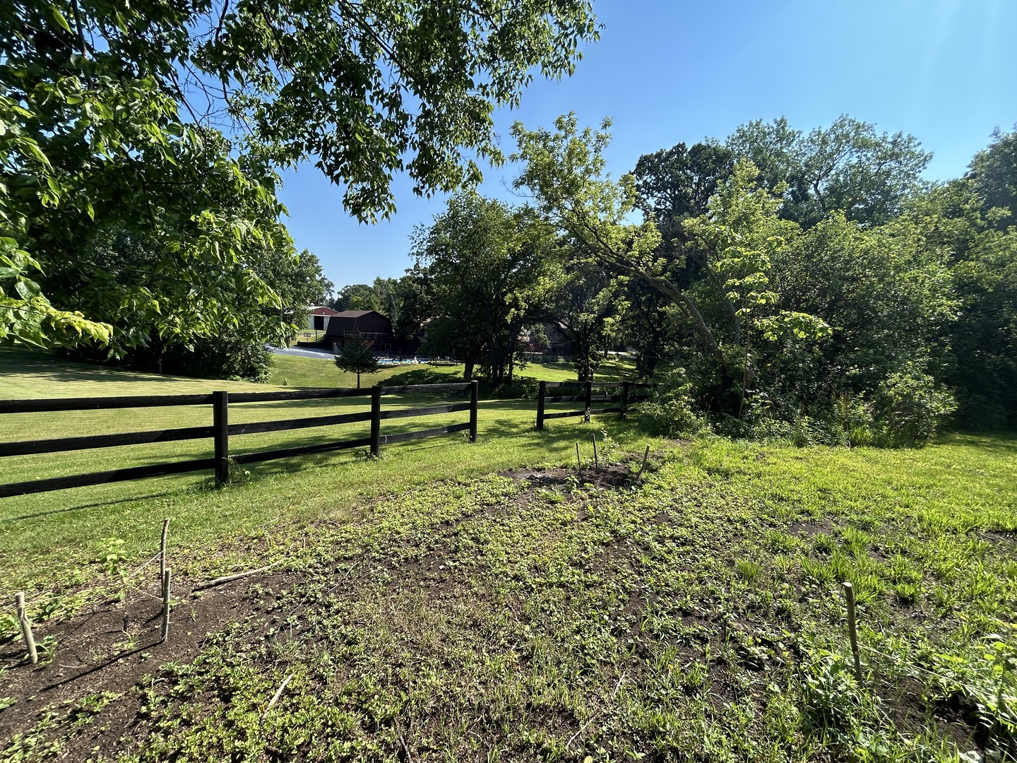 194 South Collins Street South Elgin, IL 60177 - Photo 39 of 48 a green field with trees in the background