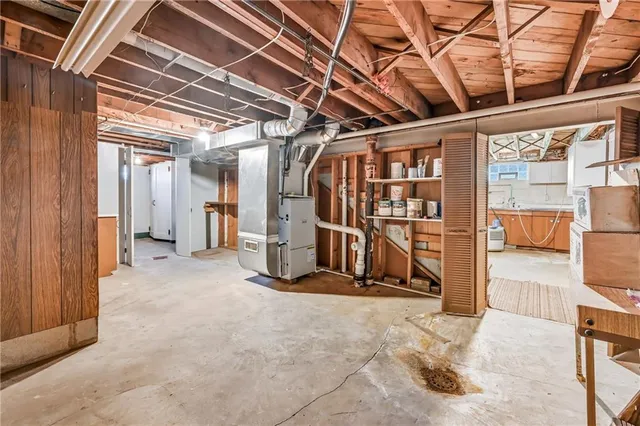 a view of a utility room with washer and dryer