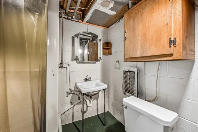 a view of backyard with barn and a large tree