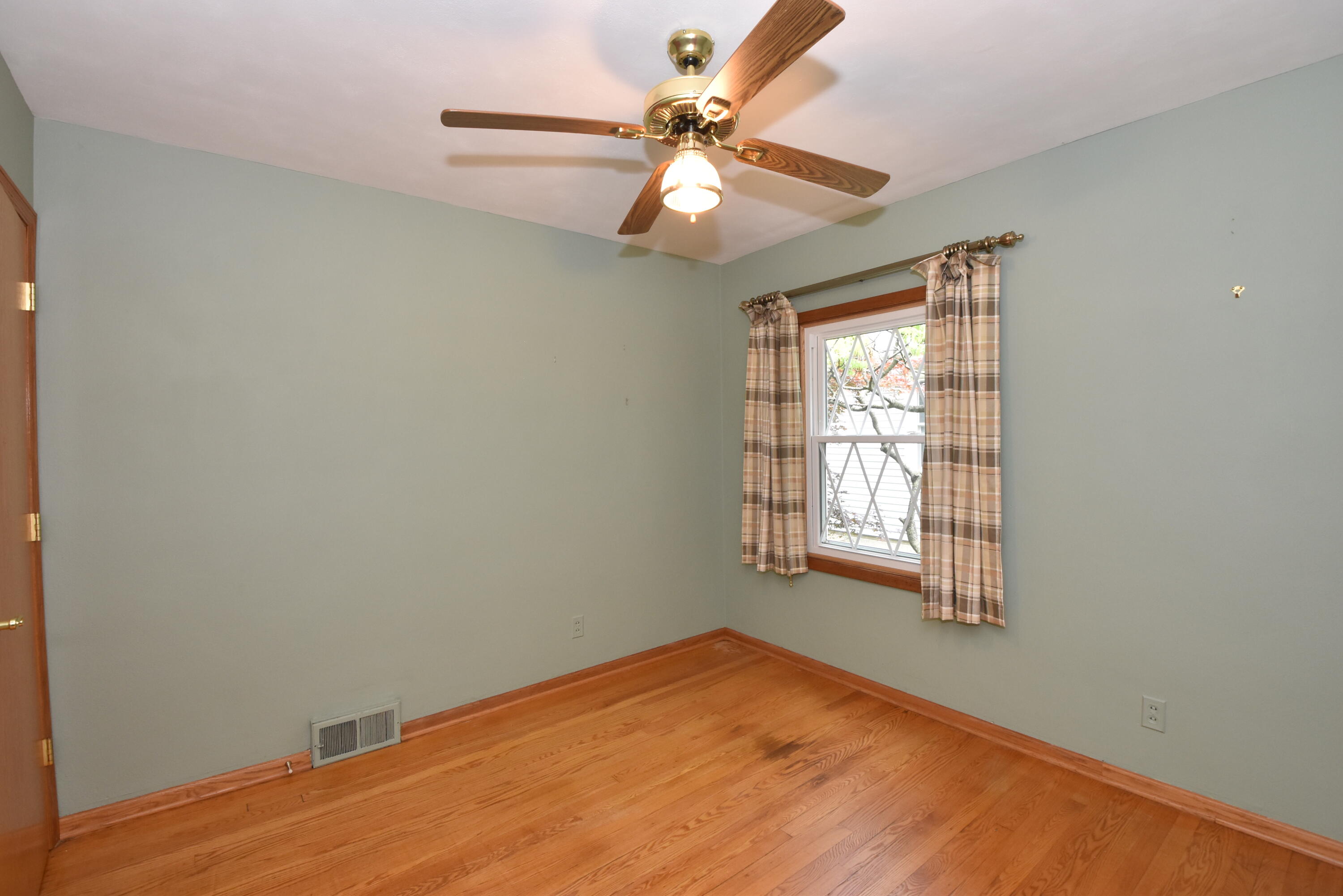 2205 Dwight Street Racine, WI 53403 - Photo 23 of 46 Bedroom 2