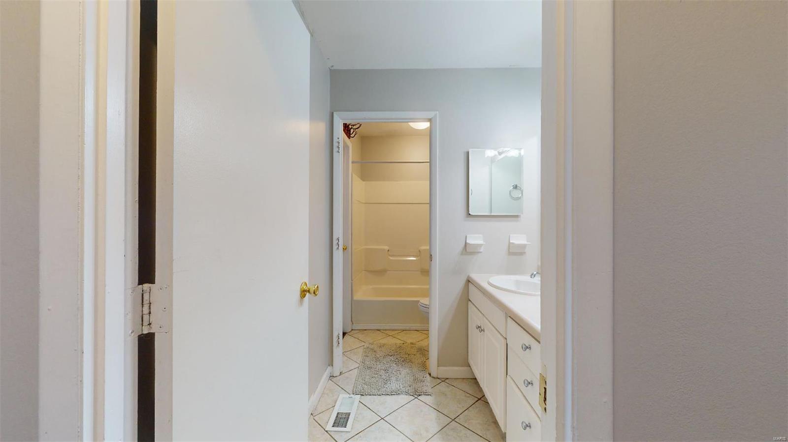 360 Towerwood Drive Ballwin, MO 63021 - Photo 17 of 44