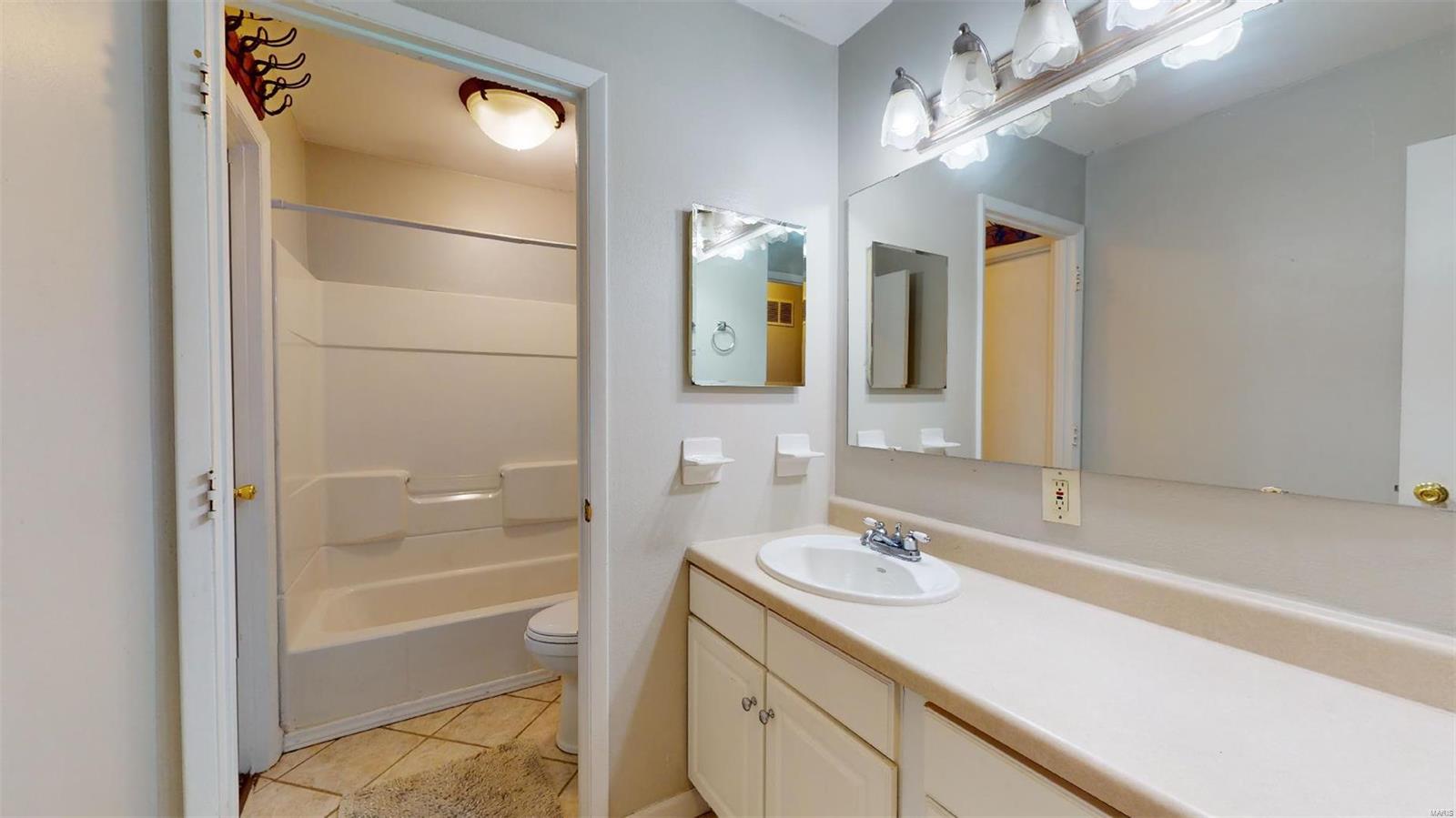 360 Towerwood Drive Ballwin, MO 63021 - Photo 18 of 44