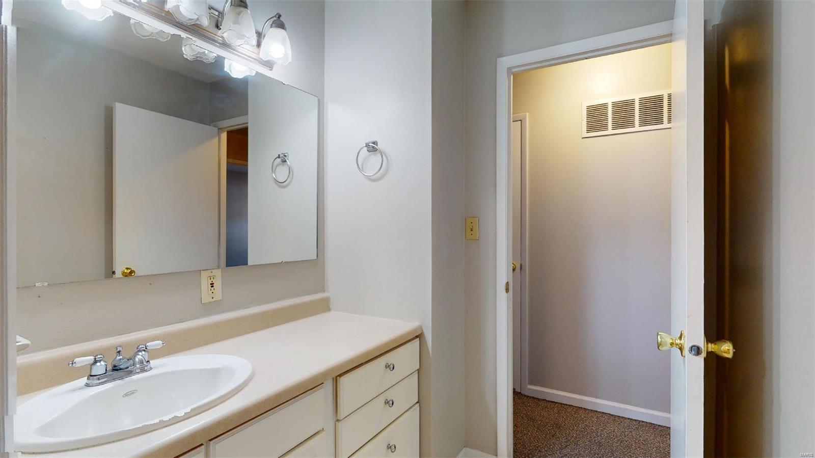 360 Towerwood Drive Ballwin, MO 63021 - Photo 20 of 44